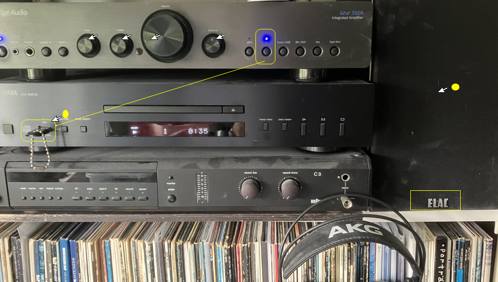 mein Verstärker, der USB-Stick, die ELAC-Box